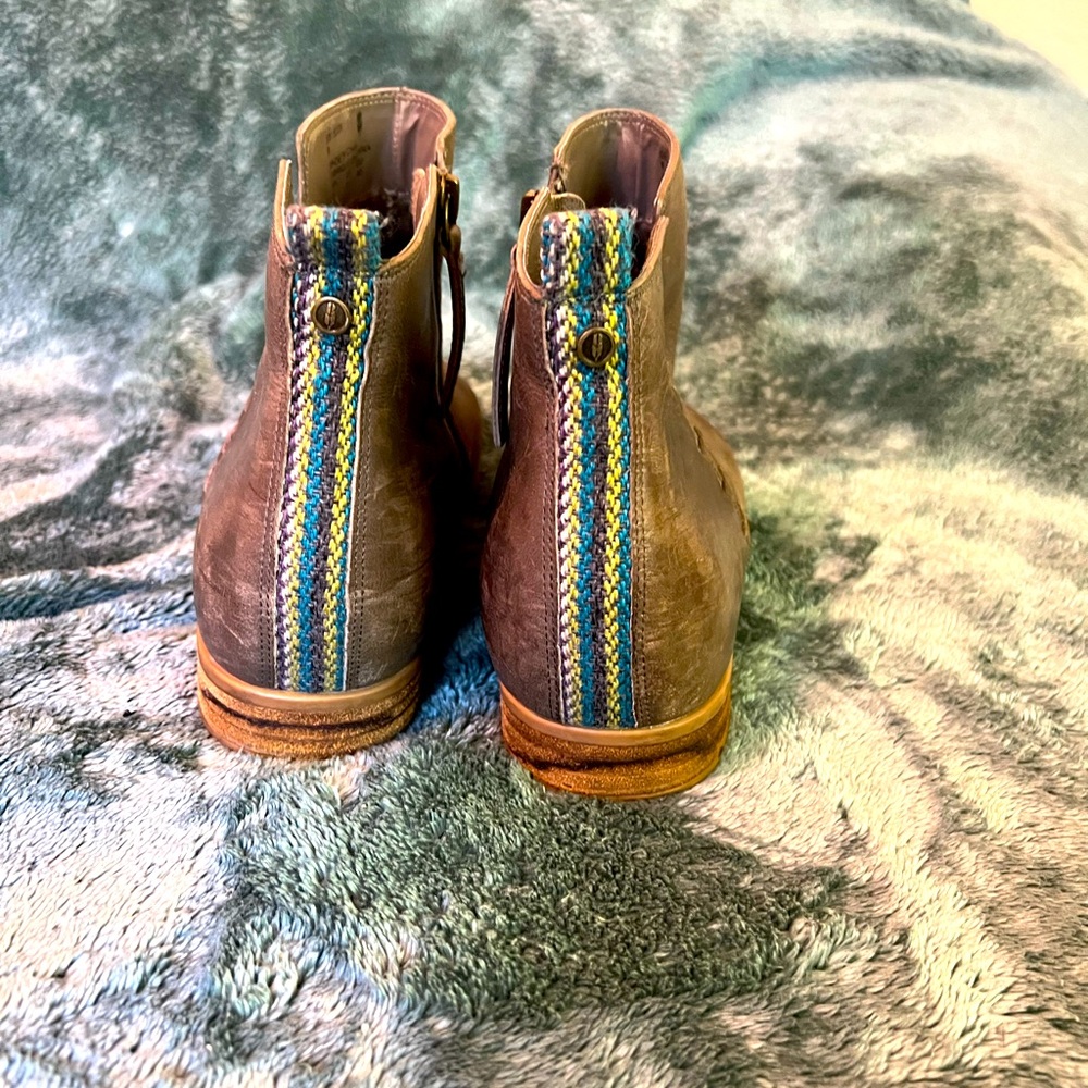 Vintage two tone at the tip darker then into a brown gray bootie